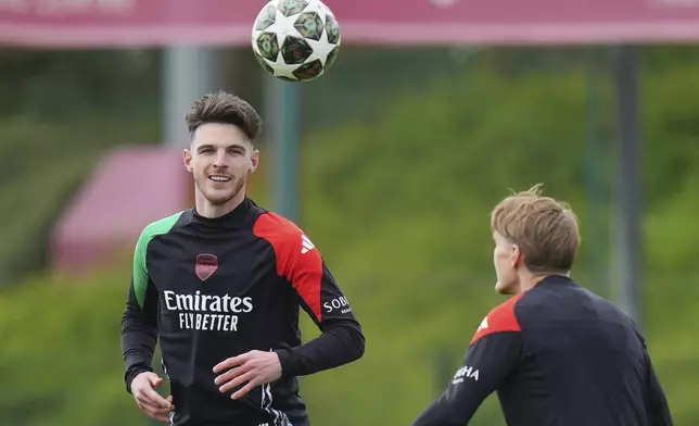 Arsenal's Declan Rice, left, with Arsenal's Martin Odegaard, right, during a training session in London, England, Tuesday, May 6, 2025, ahead of the Champions League semifinal second leg soccer match between Paris Saint-Germain and Arsenal on Wednesday. (AP Photo/Kirsty Wigglesworth)