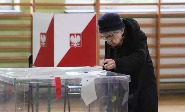 Voter cast their ballots polling stations opened in the first round of Poland's presidential elections in Warsaw, on Sunday, May 18, 2025. (AP Photo/Czarek Sokolowski)