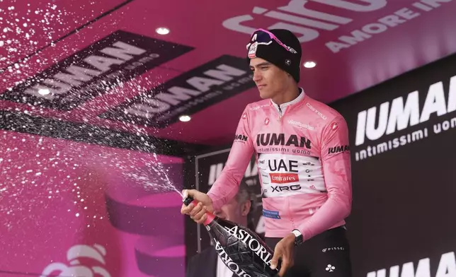Mexico's Isaac Del Toro Romero of Uae Team Emirates Xrg celebrates after the stage 15 of the Giro d'Italia from Fiume Veneto to Asiago, Italy, Sunday, May 25, 2025. (Massimo Paolone/LaPresse via AP)