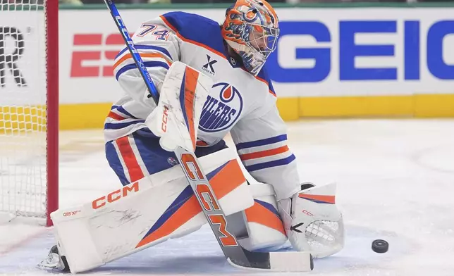Edmonton Oilers goaltender Stuart Skinner (74) defends the goal during the first period in Game 1 of the Western Conference finals in the NHL hockey Stanley Cup playoffs against the Dallas Stars, Wednesday, May 21, 2025, in Dallas. (AP Photo/LM Otero)