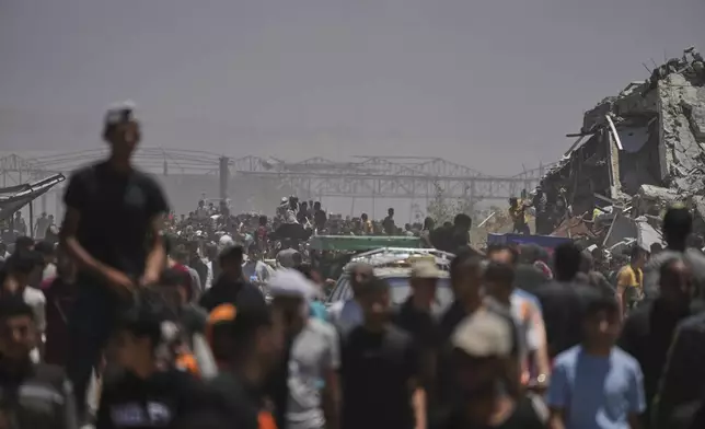 Palestinians arrive to receive food and humanitarian aid packages delivered by the Gaza Humanitarian Foundation, a U.S.-backed organization approved by Israel, in Khan Younis, southern Gaza Strip, on Thursday, May 29, 2025. (AP Photo/Abdel Kareem Hana)