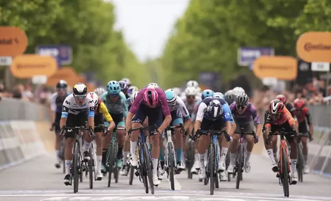 Denmark's Mads Pedersen sprints to win the third stage of the Giro d'Italia cycling race, from Vlore to Vlore, Albania, Sunday, May 11, 2025. (Massimo Paolone/LaPresse via AP)