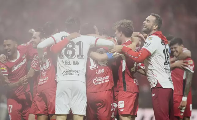 Toluca players celebrate after beating 2-0 America during the Mexican soccer league second leg final match at Nemesio Diez stadium in Toluca, Mexico, Sunday, May 25, 2025. (AP Photo/Fernando Llano)