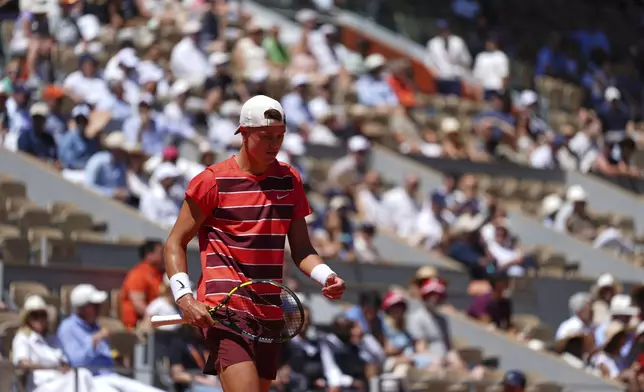 Denmark's Holger Rune walks on the court as he plays France's Quentin Halys during their third round match of the French Tennis Open, at the Roland-Garros stadium, in Paris, Friday, May 30, 2025. (AP Photo/Lindsey Wasson)