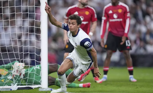 Tottenham's Brennan Johnson celebrates after scoring his side's opening goal during the Europa League final soccer match between Tottenham Hotspur and Manchester United at the San Mames Stadium in Bilbao, Spain, Wednesday, May 21, 2025. (AP Photo/Jose Breton)