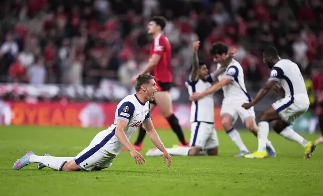 Tottenham players celebrate after winning the Europa League final soccer match against Manchester United at the San Mames Stadium in Bilbao, Spain, Wednesday, May 21, 2025. (AP Photo/Manu Fernandez)