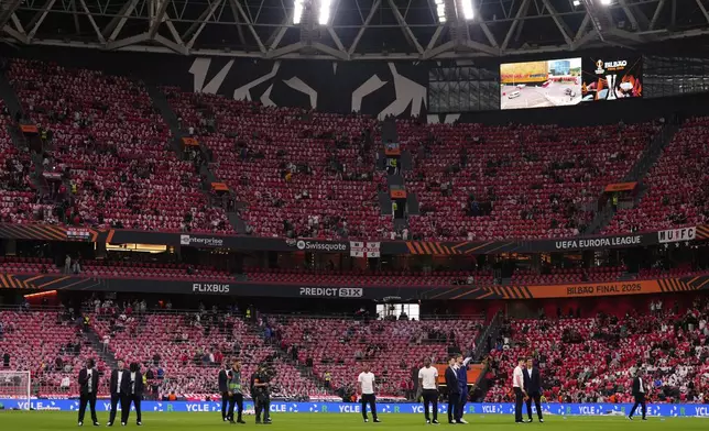 Tottenham players inspect the field ahead of the Europa League final soccer match between Tottenham Hotspur and Manchester United at the San Mamés Stadium in Bilbao, Spain, Wednesday, May 21, 2025. (AP Photo/Manu Fernandez)