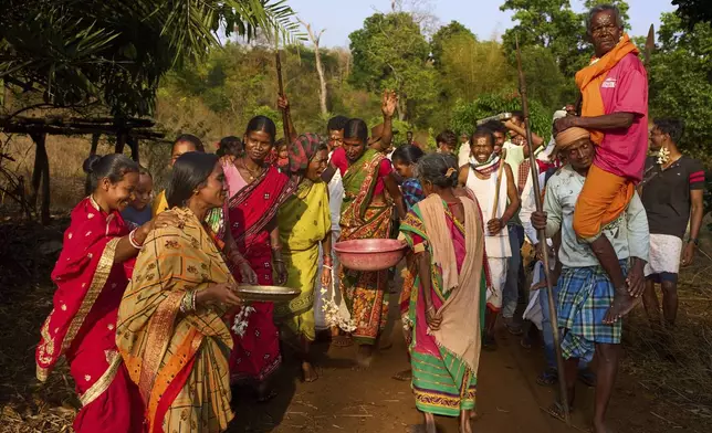 Members of the Durua tribe, part of India's Indigenous Adivasis communities, perform traditional dances during the Chaitra Parab festival, a month long harvest celebration in Pongan Pani village, Koraput district, in India's eastern state of Odisha, Wednesday, April 16, 2025. (AP Photo/Rafiq Maqbool)