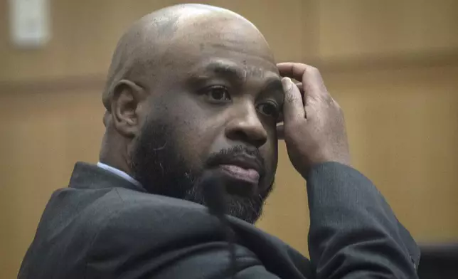 Cleophus Cooksey Jr., left, who is accused of killing eight people over a three-week span in late 2017, listens during his trial in Maricopa County Superior Court, Monday, May 5, 2025, in Phoenix. (Mark Henle/The Arizona Republic via AP, Pool)