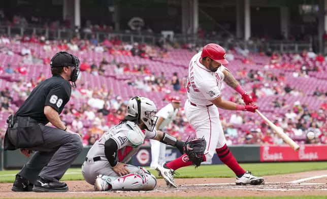 Cincinnati Reds' Christian Encarnacion-Strand (33) hits the game-winning RBI double during the 10th inning of a baseball game against the Arizona Diamondbacks that was suspended Friday because of rain and resumed, Saturday, June 7, 2025, in Cincinnati. (AP Photo/Jeff Dean)