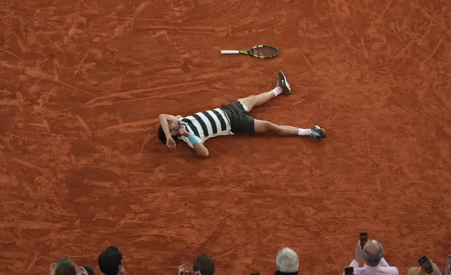Spain's Carlos Alcaraz celebrates after winning the final match of the French Tennis Open against Italy's Jannik Sinner at the Roland-Garros stadium in Paris, Sunday, June 8, 2025. (AP Photo/Lindsey Wasson)