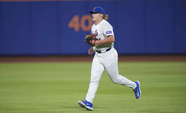 New York Mets pitcher Jonathan Pintaro runs onto the field during the ninth inning of a baseball game against the Atlanta Braves Wednesday, June 25, 2025, in New York. (AP Photo/Frank Franklin II)