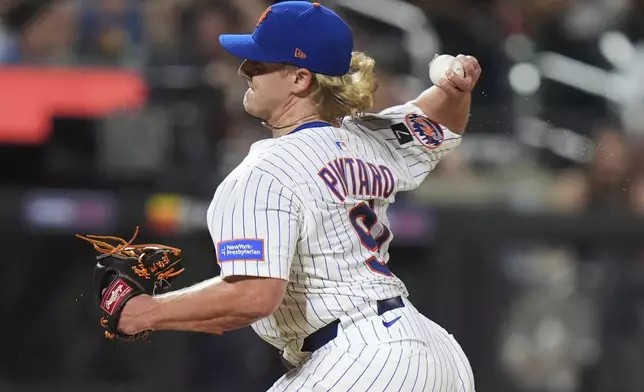 New York Mets Jonathan Pintaro pitches during the ninth inning of a baseball game against the Atlanta Braves Wednesday, June 25, 2025, in New York. (AP Photo/Frank Franklin II)