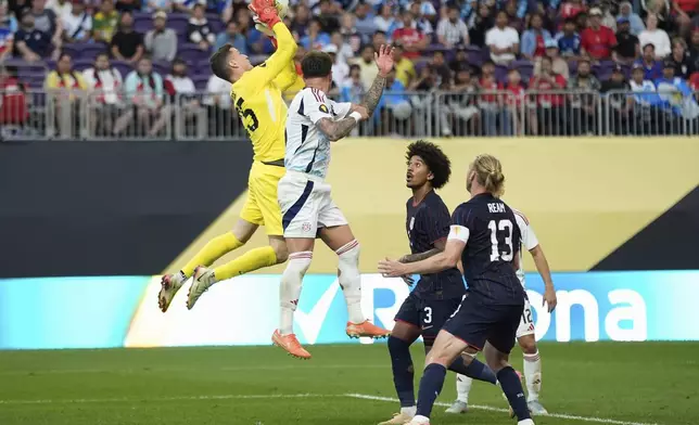 United States goalkeeper Matthew Freese (25) stops a shot during the second half of a CONCACAF Gold Cup quarterfinals soccer match against Costa Rica, Sunday, June 29, 2025, in Minneapolis. (AP Photo/Abbie Parr)