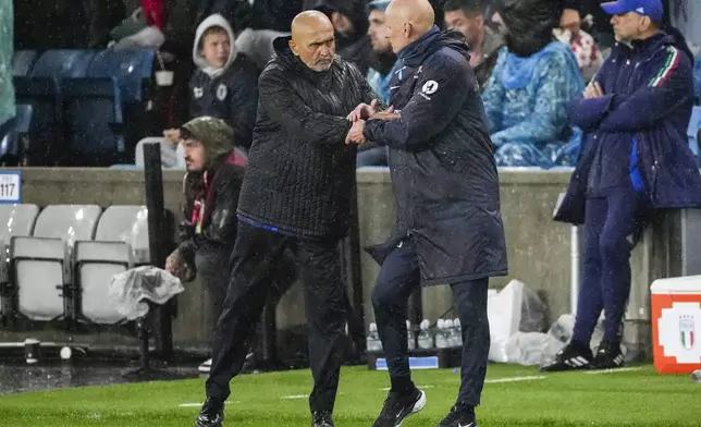Norway's manager Ståle Solbakken, right, and Italy's national Luciano Spalletti greet each othe rafter a World Cup qualifying soccer match against Italy, Friday, June 6, 2025, at Ullevaal Stadium in Oslo, Norway. (Cornelius Poppe/NTB Scanpix via AP)