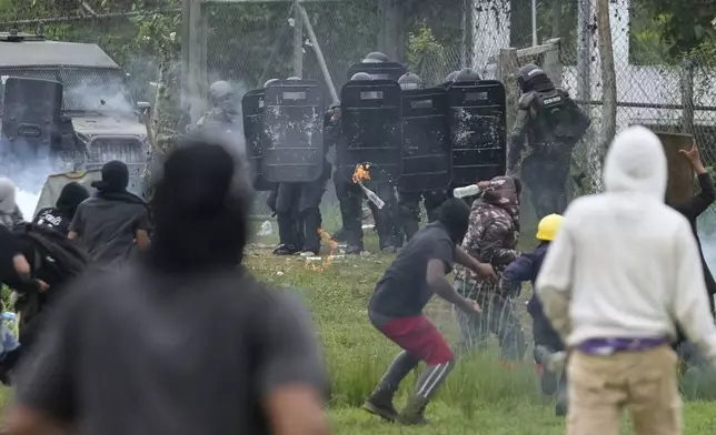 Demonstrators clash with police during protests against President Jose Raul Mulino's government in the Indigenous Embera community of Arimae, Panama, Thursday, June 5, 2025. (AP Photo/Matias Delacroix)