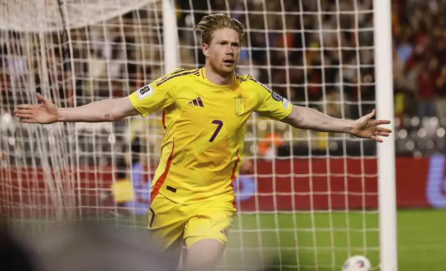 Belgium's Kevin De Bruyne celebrates after scoring his sides fourth goal during the World Cup 2026 group J qualifying soccer match between Belgium and Wales at King Baudouin stadium in Brussels, Monday, June 9, 2025. (AP Photo/Geert Vanden Wijngaert)