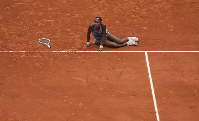 United States' Coco Gauff celebrates after winning the final match of the French Tennis Open at the Roland-Garros against Aryna Sabalenka of Belarus in Paris, Saturday, June 7, 2025. (AP Photo/Thibault Camus)