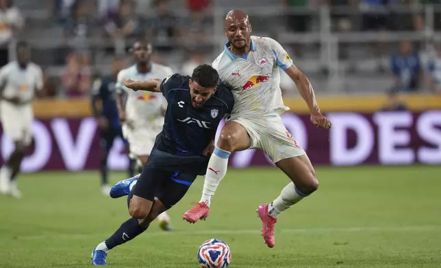 Red Bull Salzburg's Karim Onisiwo, right and Pachuca's Federico Pereira fight for the ball during the Club World Cup group H soccer match between CF Pachuca and FC Salzburg in Cincinnati, Wednesday, June 18, 2025. (AP Photo/Joshua A. Bickel)