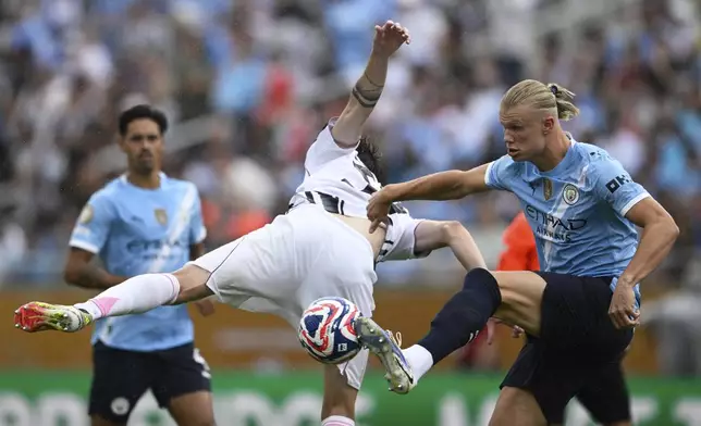 Manchester City's Erling Haaland, right, and Juventus' Nicolo Savona battle for the ball during the Club World Cup Group G soccer match between Juventus and Manchester City in Orlando, Fla., Thursday, June 26, 2025. (AP Photo/Phelan Ebenhack)