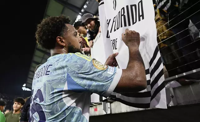 Juventus' Weston McKennie signs autographs after the Club World Cup group G soccer match between Al Ain and Juventus in Washington, Wednesday, June 18, 2025. (AP Photo/Nick Wass)