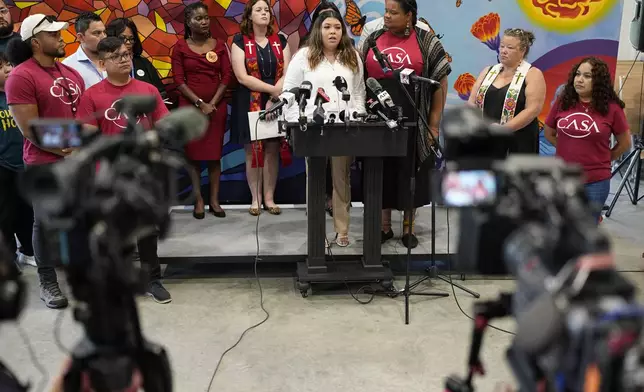 Jennifer Vasquez Sura, center, wife of Kilmar Abrego Garcia speaks during a news conference Wednesday, June 25, 2025, in Nashville, Tenn. (AP Photo/George Walker IV)