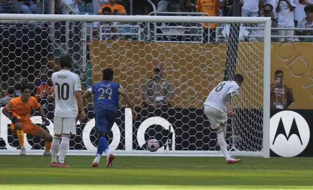 Real Madrid's Federico Valverde, right, fails to score a penalty against Al-Hilal's Yassine Bounou during the Club World Cup group H soccer match between Real Madrid and Al Hilal in Miami, Fla., Wednesday, June 18, 2025. (AP Photo/Lynne Sladky)