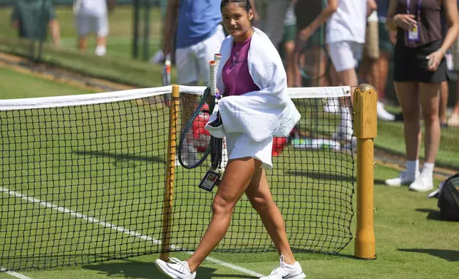 Emma Raducanu of Britain arrives for a practice session ahead of the Wimbledon Championships at the All England Lawn Tennis and Croquet Club in London, Sunday, June 29, 2025. (AP Photo/Kirsty Wigglesworth)