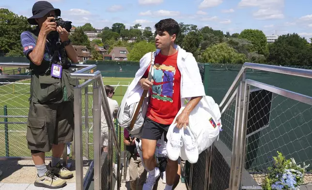 Carlos Alcaraz of Spain leaves after a practice session ahead of the Wimbledon Championships at the All England Lawn Tennis and Croquet Club in London, Sunday, June 29, 2025. (AP Photo/Kirsty Wigglesworth)