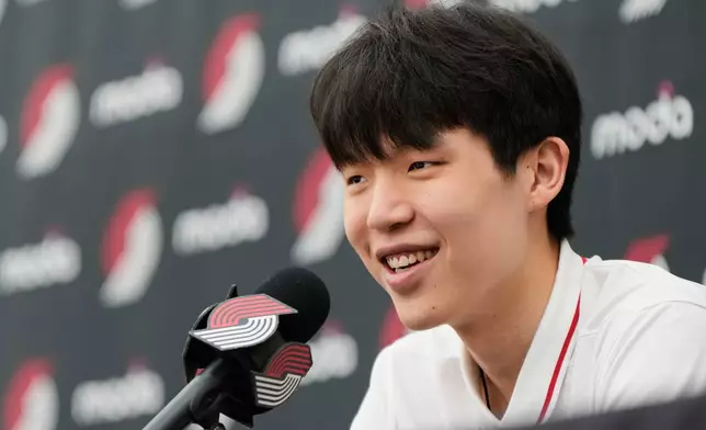 Portland Trail Blazers' Yang Hansen, of China, speaks during an NBA basketball press conference, Friday, June 27, 2025, in Portland, Ore. (AP Photo/Jenny Kane)