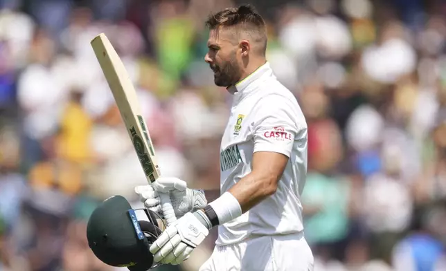 South Africa's Aiden Markram acknowledges the applause from the crowd as he walks off the field after losing his wicket on day four of the World Test Championship final between South Africa and Australia at Lord's cricket ground in London, Saturday, June 14, 2025. (AP Photo/Kirsty Wigglesworth)