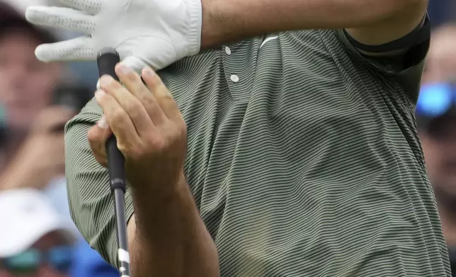Scottie Scheffler reacts to his tee shot on the 15th hole during the second round of the U.S. Open golf tournament at Oakmont Country Club Friday, June 13, 2025, in Oakmont, Pa. (AP Photo/Gene J. Puskar)