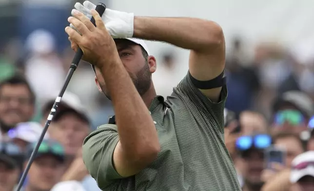 Scottie Scheffler reacts to his tee shot on the 15th hole during the second round of the U.S. Open golf tournament at Oakmont Country Club Friday, June 13, 2025, in Oakmont, Pa. (AP Photo/Gene J. Puskar)
