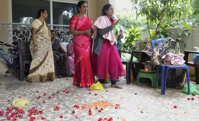 A wailing relative reacts as the body of 14-year-old Divyanshi Shivakumar, who lost her life in Wednesday's deadly stampede during celebrations outside a stadium for Royal Challengers Bengaluru, winners of the Indian Premier League, is taken away for her last rites in Bengaluru, India, Thursday, June 5, 2025. (AP Photo/Aijaz Rahi)