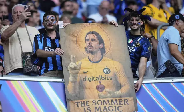 Inter Milan fans hold a depiction of Inter Milan's goalkeeper Yann Sommer before the Champions League final soccer match between Paris Saint-Germain and Inter Milan at the Allianz Arena in Munich, Germany, Saturday, May 31, 2025. (AP Photo/Matthias Schrader)