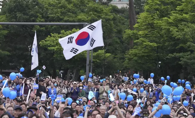 Supporters of South Korea's Democratic Party's presidential candidate Lee Jae-myung, cheer during a presidential election campaign in Seoul, South Korea, Monday, June 2, 2025. (AP Photo/Lee Jin-man)