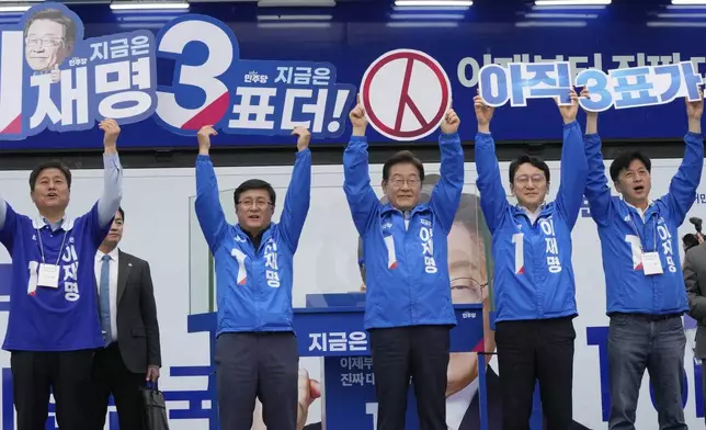 South Korea's Democratic Party's presidential candidate Lee Jae-myung, center, poses with his party members during a presidential election campaign in Seoul, South Korea, Monday, June 2, 2025. (AP Photo/Ahn Young-joon)