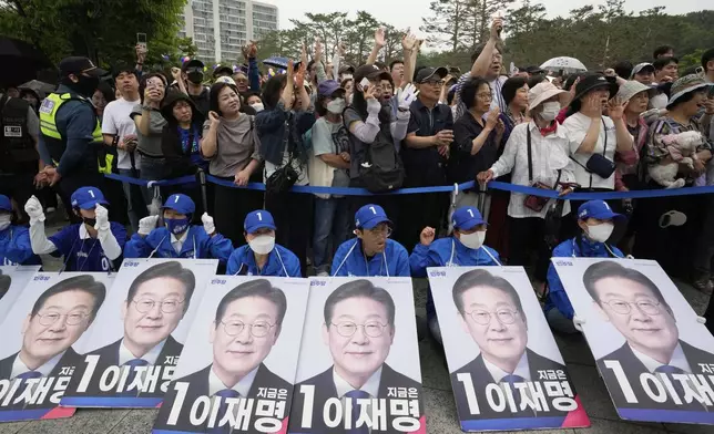 Supporters of South Korea's Democratic Party's presidential candidate Lee Jae-myung cheer during a presidential election campaign in Seoul, South Korea, Monday, June 2, 2025. (AP Photo/Ahn Young-joon)