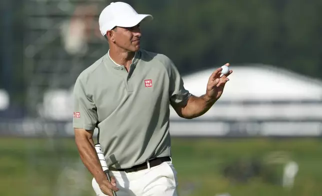 Adam Scott, of Australia, celebrates after making a putt on the 14th hole during the third round of the U.S. Open golf tournament at Oakmont Country Club Saturday, June 14, 2025, in Oakmont, Pa. (AP Photo/Gene J. Puskar)