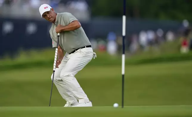 Adam Scott, of Australia, reacts after missing a putt on the 16th hole during the third round of the U.S. Open golf tournament at Oakmont Country Club Saturday, June 14, 2025, in Oakmont, Pa. (AP Photo/Carolyn Kaster)