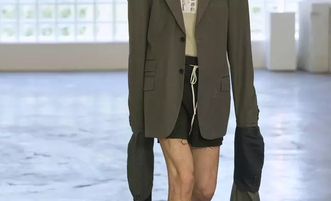 A model wears a creation as part of the men's Simon Cracker Spring-Summer 2026 collection, that was presented in Milan, Italy, Sunday, June 22, 2025. (AP Photo/Luca Bruno)