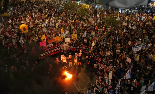 People take part in a protest demanding the end of the war and immediate release of hostages held by Hamas in the Gaza Strip, and against Prime Minister Benjamin Netanyahu's government, in Tel Aviv, Saturday, May 31, 2025. (AP Photo/Ariel Schalit)