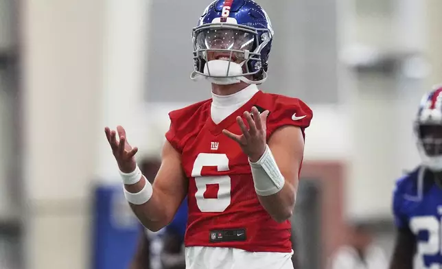 New York Giants' Jaxson Dart warms up during an NFL football practice, Wednesday, June 18, 2025, in East Rutherford, N.J. (AP Photo/Frank Franklin II)