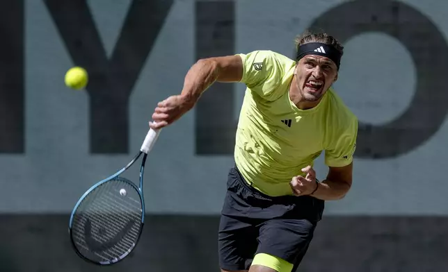 Germany's Alexander Zverev serves the ball to Russia's Daniil Medvedev during their men's singles semifinal, at the Halle tennis tournament, Germany, Saturday, June 21, 2025. (David Inderlied/dpa via AP)