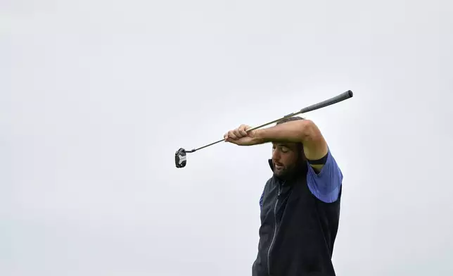 Scottie Scheffler wipes his brow on the 18th green after finishing the final round of the U.S. Open golf tournament at Oakmont Country Club Sunday, June 15, 2025, in Oakmont, Pa. (AP Photo/Carolyn Kaster)