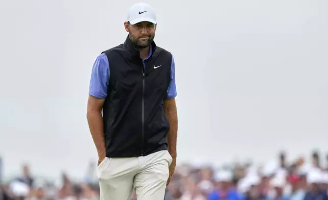 Scottie Scheffler reacts to a putt on the 18th hole during the final round of the U.S. Open golf tournament at Oakmont Country Club Sunday, June 15, 2025, in Oakmont, Pa. (AP Photo/Carolyn Kaster)