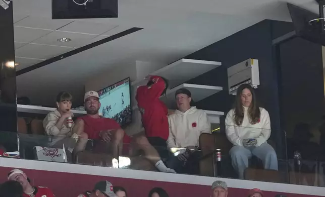 Singer Taylor Swift and her boyfriend Travis Kelce watch Game 4 of the NHL hockey Stanley Cup Final between the Florida Panthers and the Edmonton Oilers,Thursday, June 12, 2025, in Sunrise, Fla. (AP Photo/Lynne Sladky)