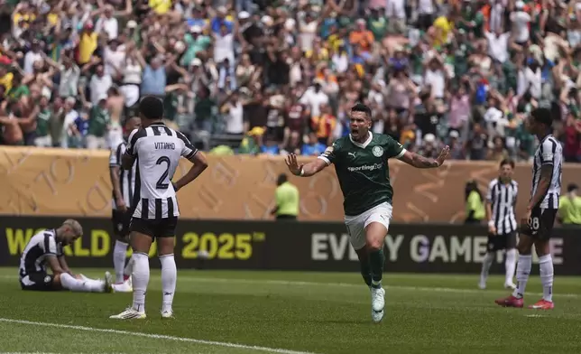 Palmeiras' Paulinho celebrates during the Club World Cup round of 16 soccer match between Palmeiras and Botafogo in Philadelphia, Saturday, June 28, 2025. (AP Photo/Matt Slocum)