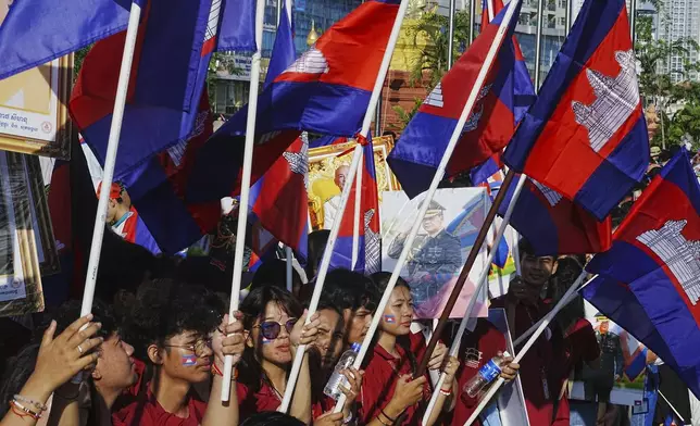 People participate in a government-organized unity parade in support of Cambodian frontline forces guarding the territory and sovereignty of the country in Phnom Penh Cambodia, Wednesday, June 18, 2025. (AP Photo/Heng Sinith)