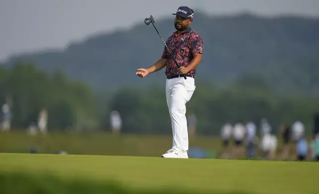 J.J. Spaun reacts after missing a putt on the 15th hole during the second round of the U.S. Open golf tournament at Oakmont Country Club Friday, June 13, 2025, in Oakmont, Pa. (AP Photo/Charlie Riedel)